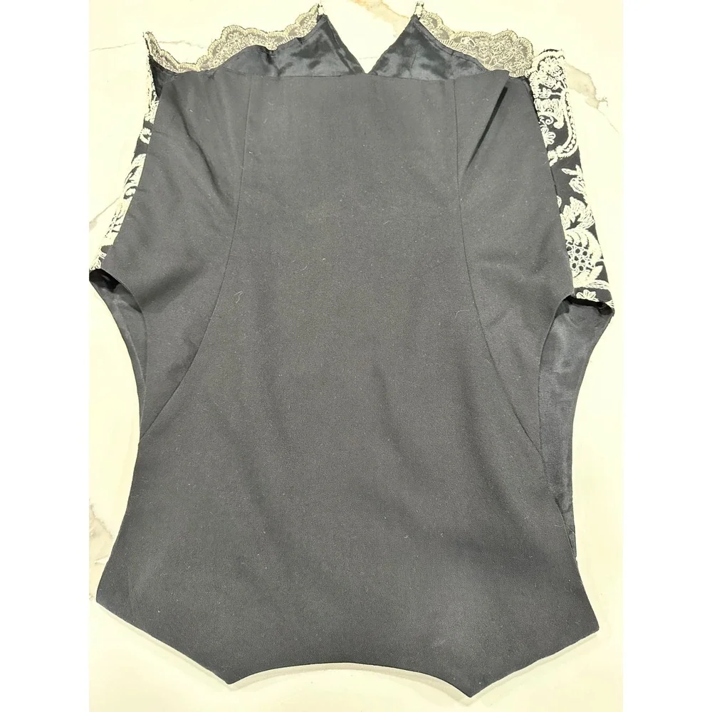 Vintage Express Black White Floral Embroidered Scalloped Hem Vest Size M‎ USA